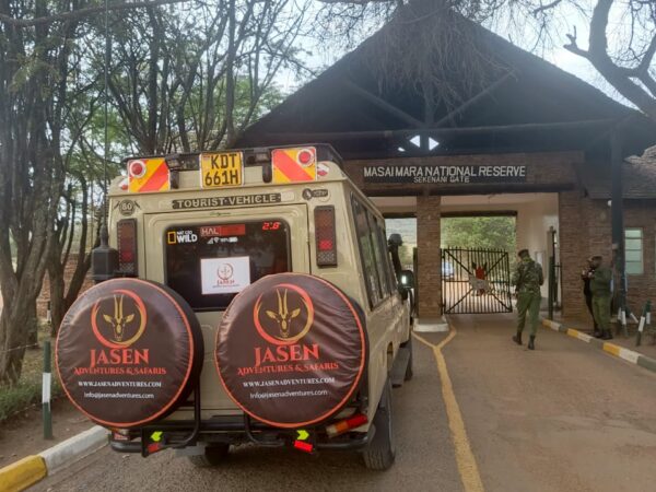 Nairobi National Park, Giraffe Centre & Elephant Orphanage Day Tour